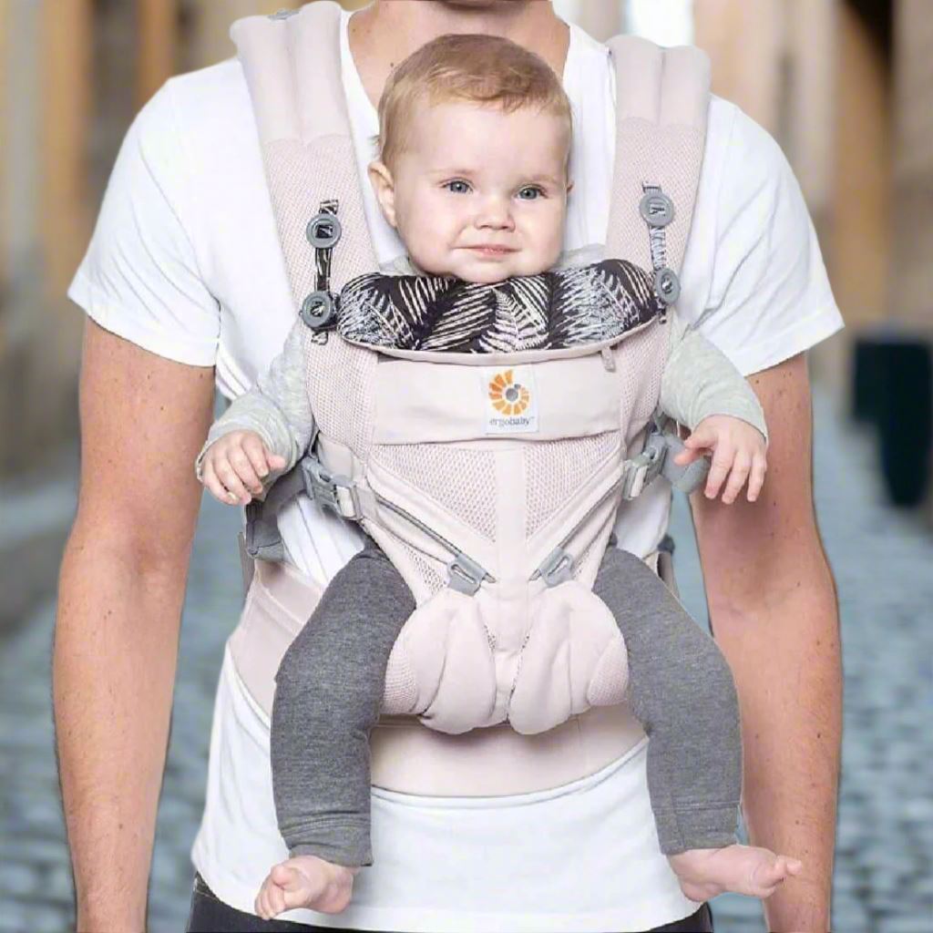 Porte-bébé-BreathBabyBag-Rose-Maille-main-libre