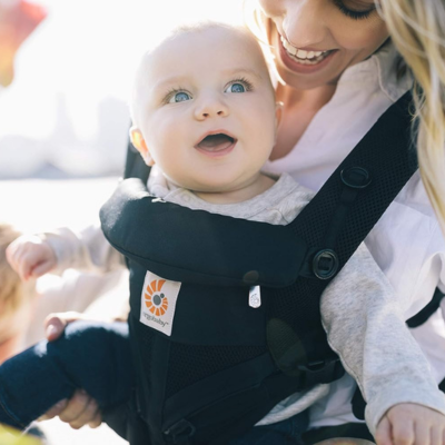 Porte-bébé-BreathBabyBag-Noir-élégant